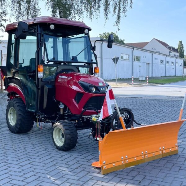 Yanmar SA221 Traktor inkl. Kabine, Schneeschild, Streuer, Frontkraftheber